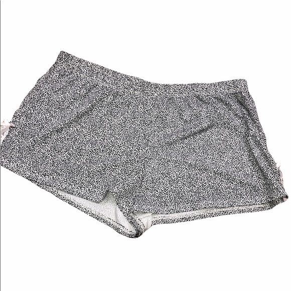 Small cozy leopard print silky night lounge shorts - Picture 1 of 6